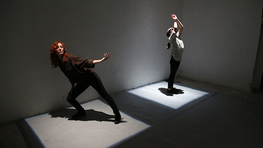 Casual bystanders - performance coreografica-multimediale e B-side installazione multimediale